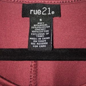 Women’s Small Cut-Out Shoulder Top